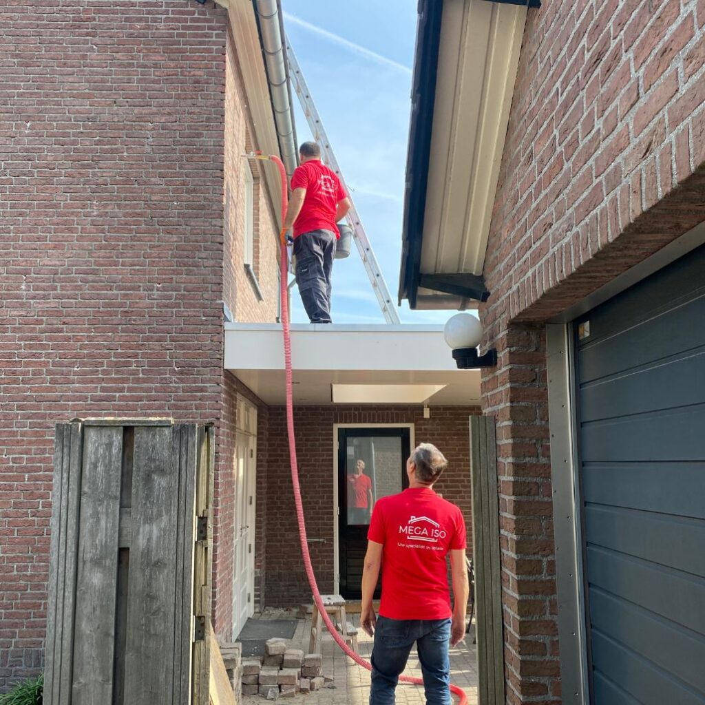 Green Modern Real Estate Mobile App Promotion Instagram Post 1200 x 638 px 1200 x 628 px 1028 x 1028 px 2 Mega Verduurzaam subsidie-isolatie-eindhoven-2025 # Dakisolatie en subsidie