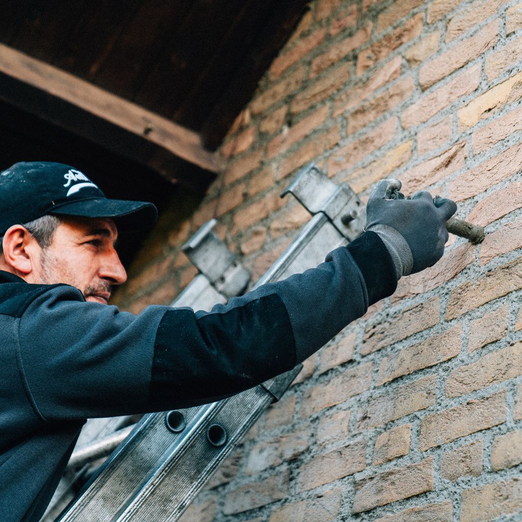 Muur dicht maken na spouwmuur isolatie
