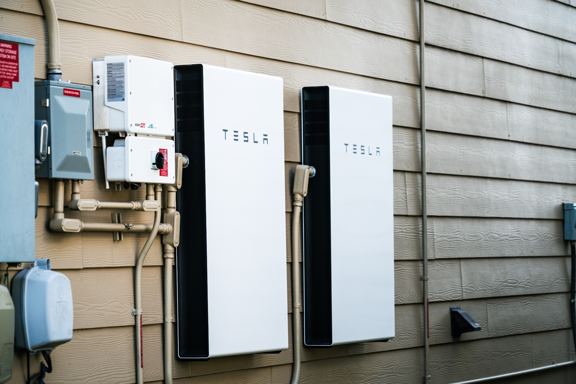Thuisaccu powerwall tesla Mega Verduurzaam Is een thuisbatterij rendabel met zonnepanelen in 2025? (Checklist) # Dakisolatie en subsidie